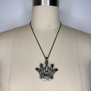 Silver crown necklace